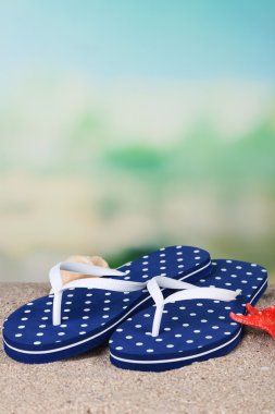 Kum üzerinde renk parmak arası terlik