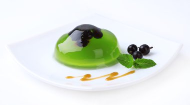 yeşil jöle blackcurrant çilek ile
