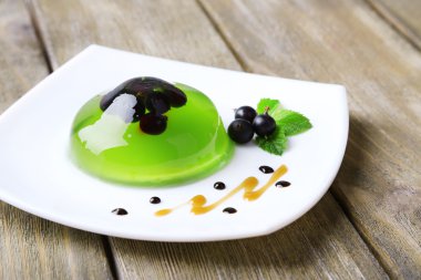 yeşil jöle blackcurrant çilek ile