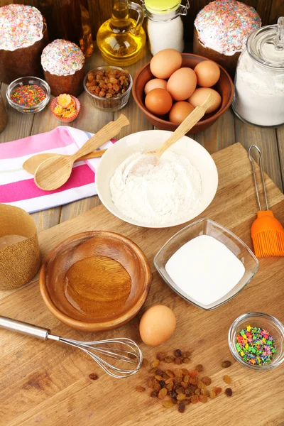 Preparação de bolo na cozinha — Fotografia de Stock