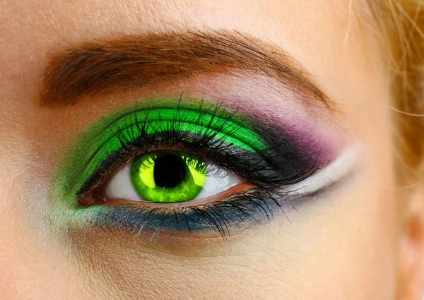 Beautiful eye with bright make-up, close up — Stock Photo, Image