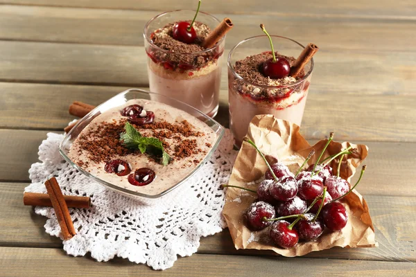 Smakelijke cherry dessert — Stockfoto