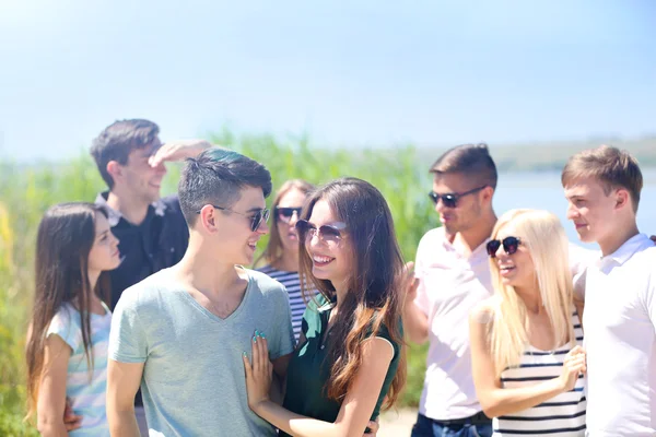 Beautiful young people on beach — Stock Photo, Image