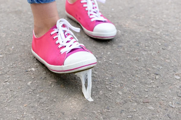 Foot stuck into chewing gum — Stock Photo, Image