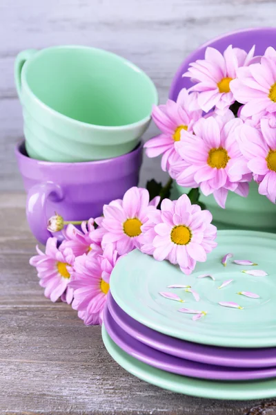 Φωτεινό πιάτα με λουλούδια — Φωτογραφία Αρχείου
