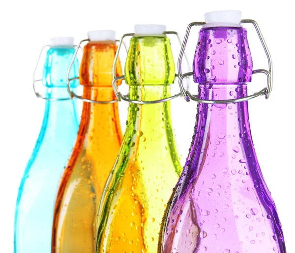 Bottiglie colorate isolate su bianco — Foto Stock