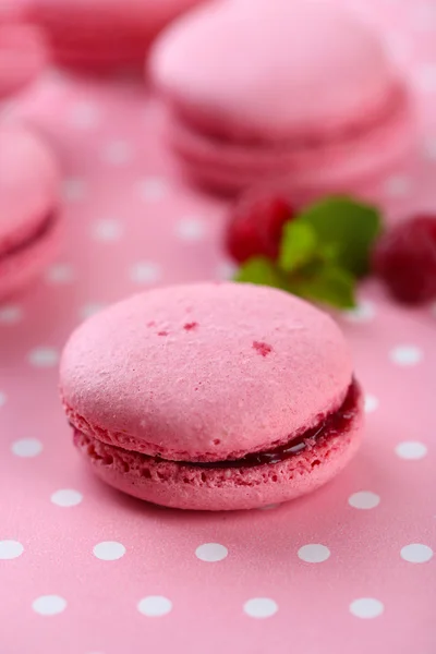 Üzerinde tablo yakın çekim yumuşak macaroons — Stok fotoğraf