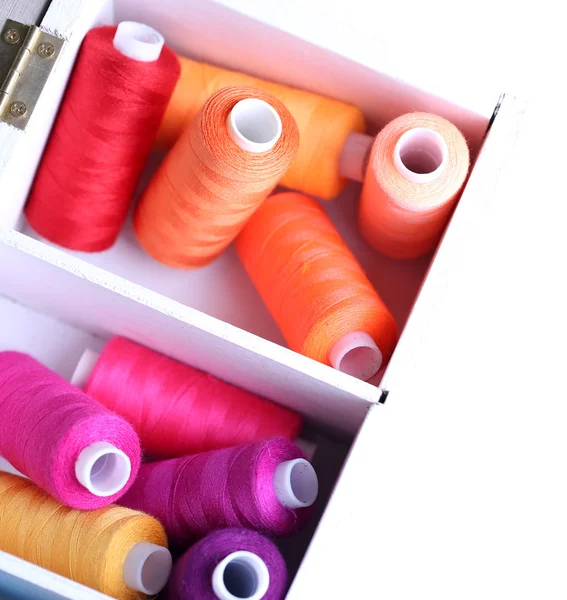 Multicolor sewing thread in wooden box — Stock Photo, Image