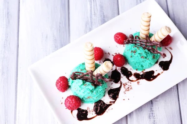Tasty ice cream with chocolate — Stock Photo, Image