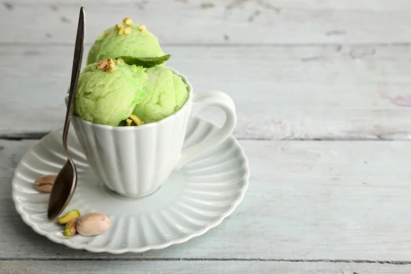 Smaczne lody pistacjowe — Stockfoto