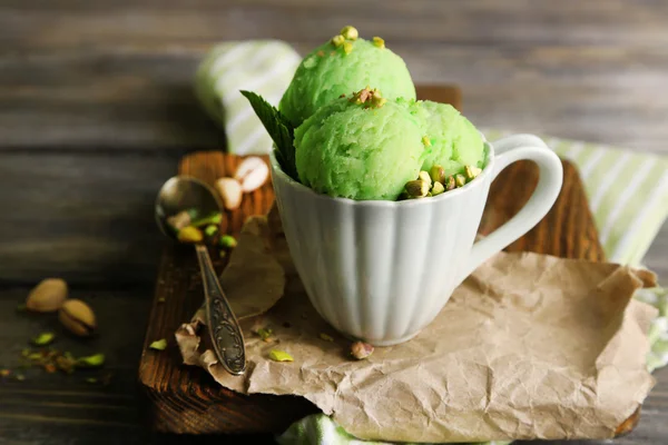 Gustoso gelato al pistacchio — Foto Stock