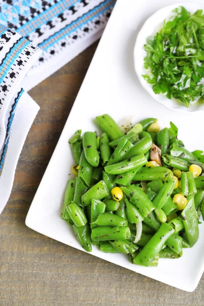 Salade met groene bonen en maïs — Stockfoto