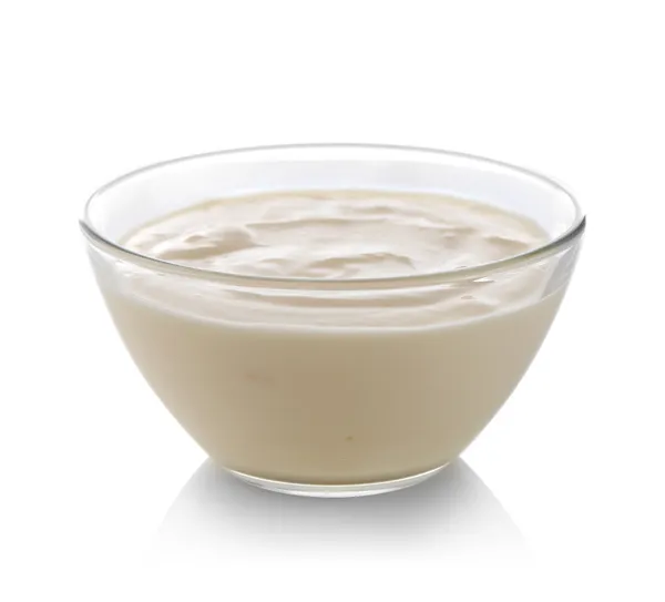 Cuenco de vidrio de yogur aislado en blanco — Foto de Stock