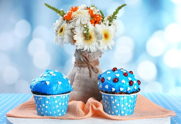 Tasty cupcake on table — Stock Photo, Image