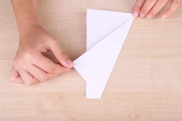 Mani che fanno origami figura — Foto Stock