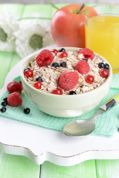 Tasty oatmeal with berries on table close-up — Stock Photo, Image