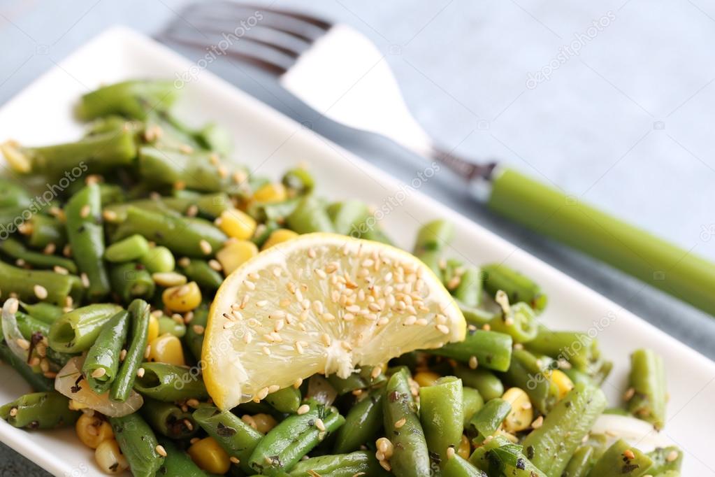 Salad with green beans and corn