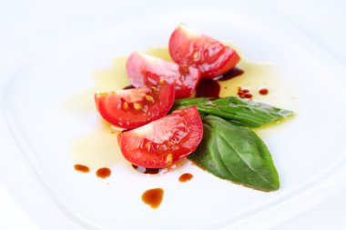 Balsamik sirke ile domates