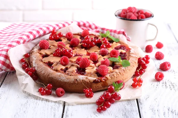 Вкусный торт с ягодами — стоковое фото