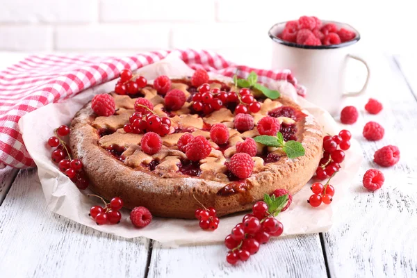 Tasty cake with berries — Stock Photo, Image