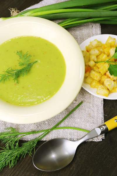 Цибулевий суп на столі — стокове фото