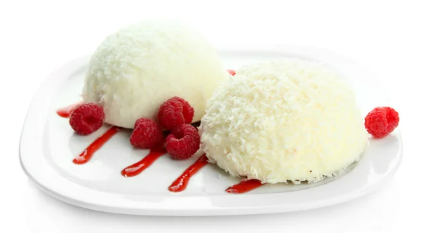 Lahodné kokosové koláče izolované na bílém — Stock fotografie