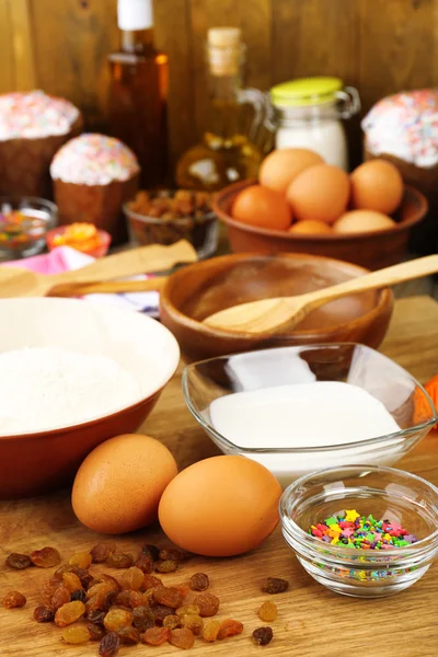 Easter cake preparing in kitchen — Stock Photo, Image