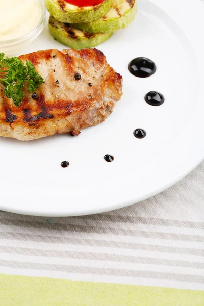 Grilled steak  on plate, close up — Stock Photo, Image