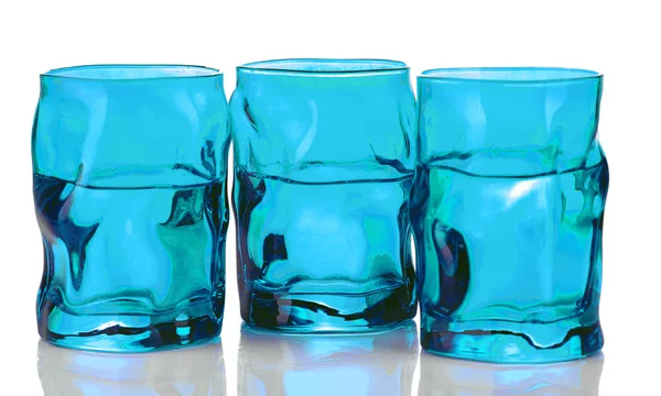 Kleurrijke glazen geïsoleerd op wit — Stockfoto