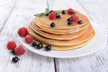 tatlı kek çilek ile