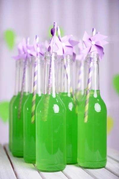 Botellas de bebida con paja — Foto de Stock