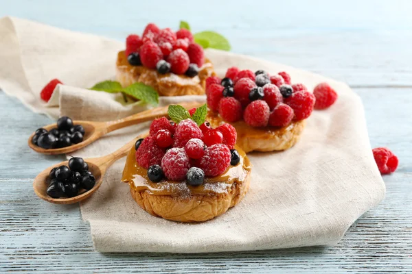 Süße Kuchen mit Beeren — Stockfoto