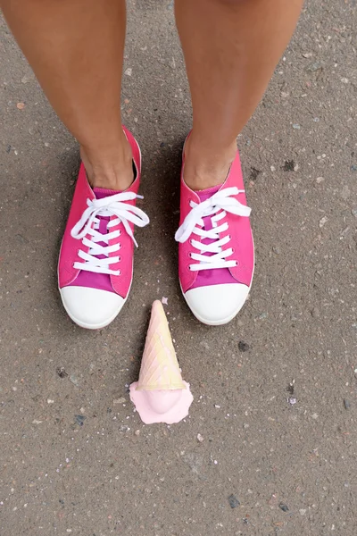 아스팔트에 아이스크림 — 스톡 사진