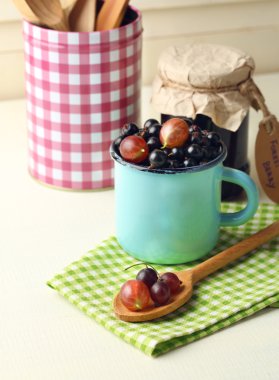 Kupa olgunlaşmış blackcurrants