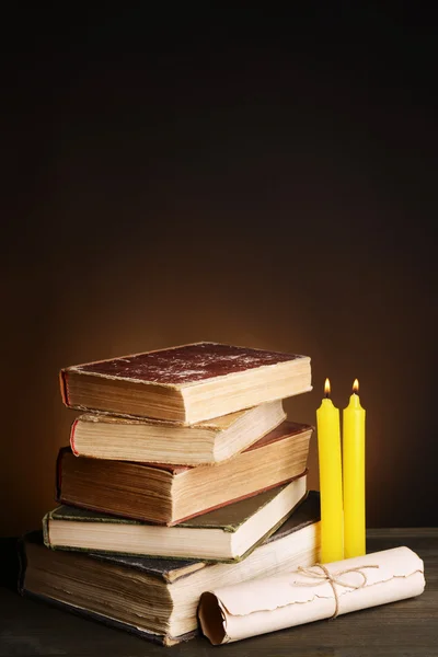 Old books on table on brown background — Stock Photo, Image