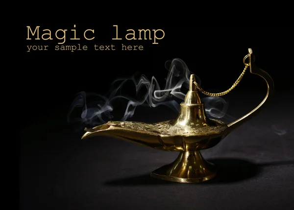 Волшебная лампа на чёрном — стоковое фото