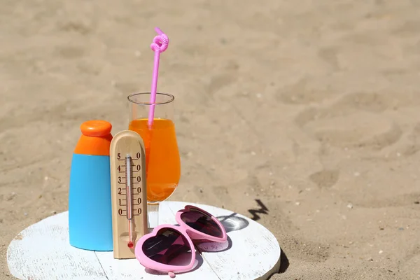 砂のクローズ アップの温度計 — ストック写真