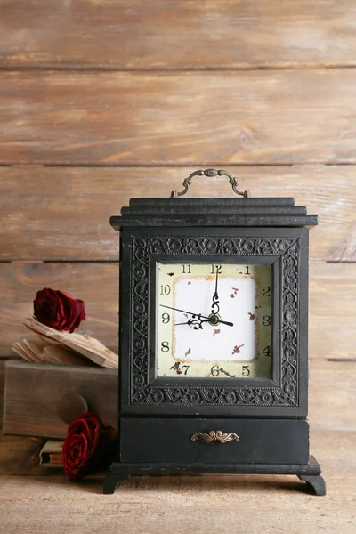 Old retro clock — Stock Photo, Image