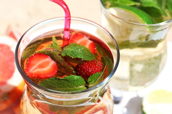 Delicious cocktails on beach — Stock Photo, Image