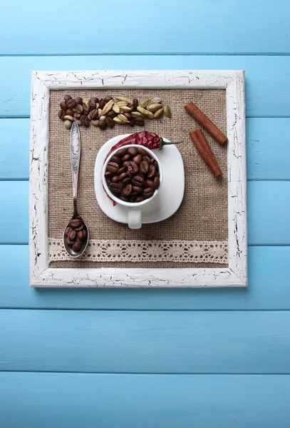 Marco de madera con taza blanca —  Fotos de Stock