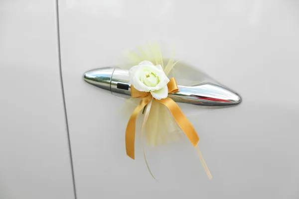Wedding car decorated with flowers — Stock Photo, Image