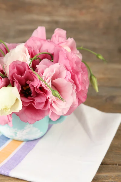 Bouquet of eustoma flowers in vase — Stock Photo, Image