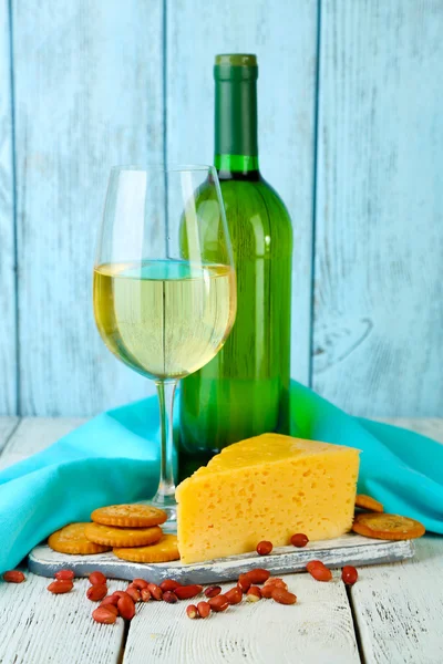 Wijn, kaas en crackers — Stockfoto