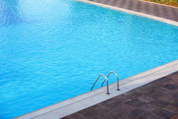 Hotel swimming pool — Stock Photo, Image