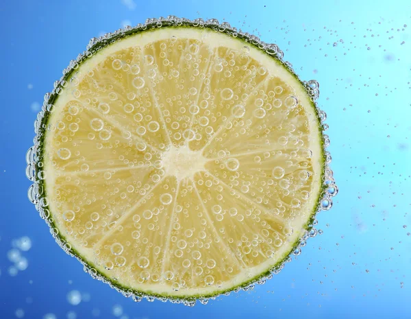 Fresh lime in water — Stock Photo, Image