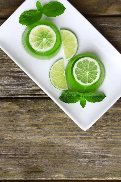 Green jelly with mint leaves and lemon lime slices — Stock Photo, Image