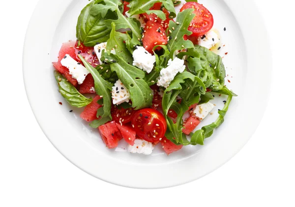 Karpuz, beyaz peynir, roka ve fesleğen yaprakları ile salata — Stok fotoğraf