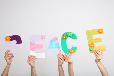 Word barış tutan eller