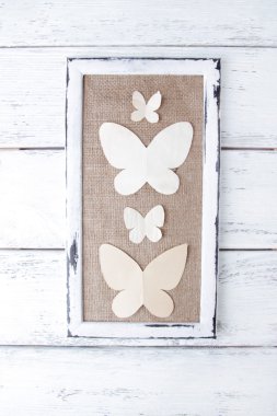 Kağıt butterflie ile ahşap çerçeve