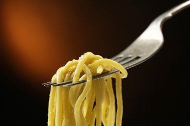 İtalyan makarna spagetti çatalı üzerinde